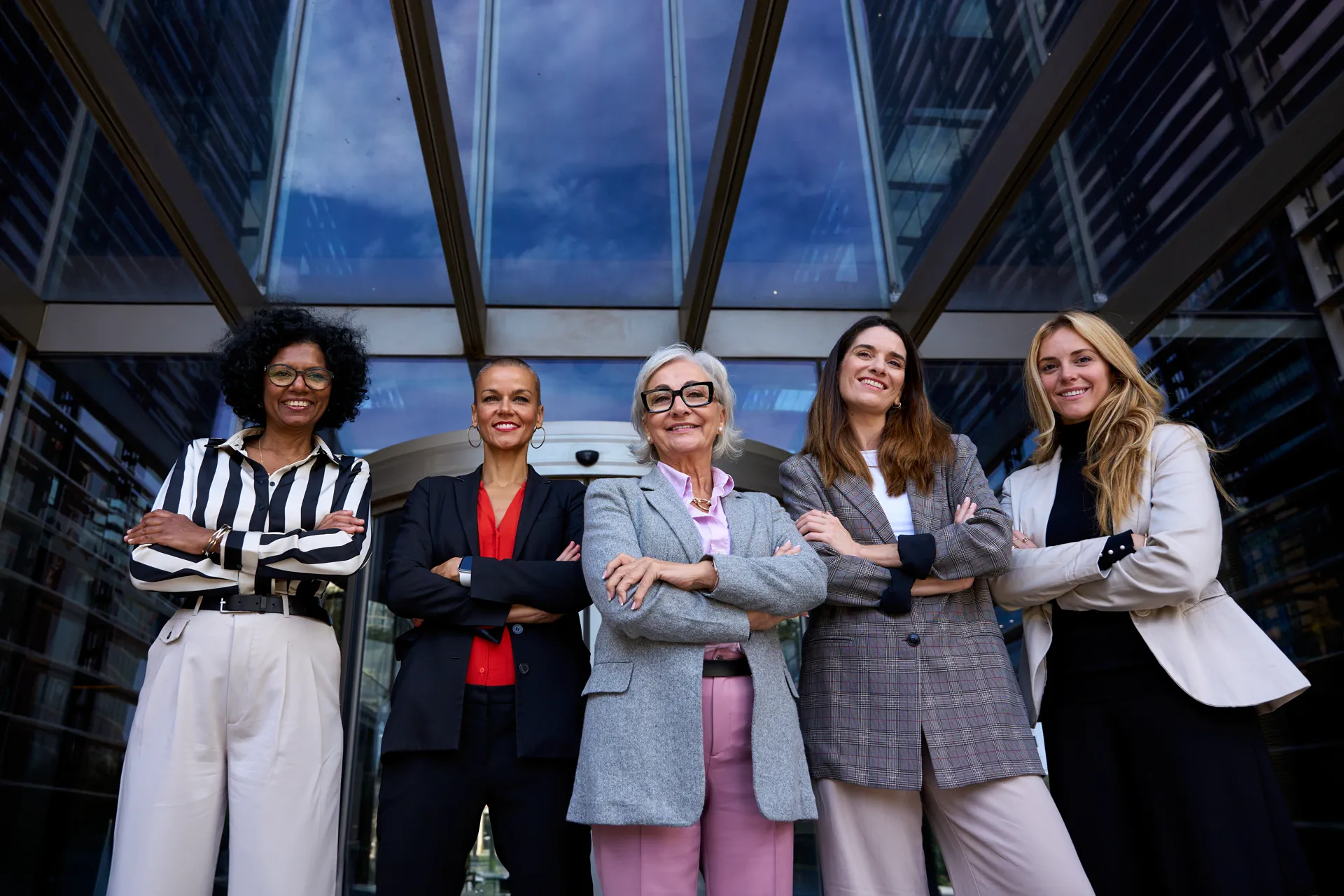 formal-work-group-of-diverse-business-women-standi-2026-01-07-00-26-18-utc